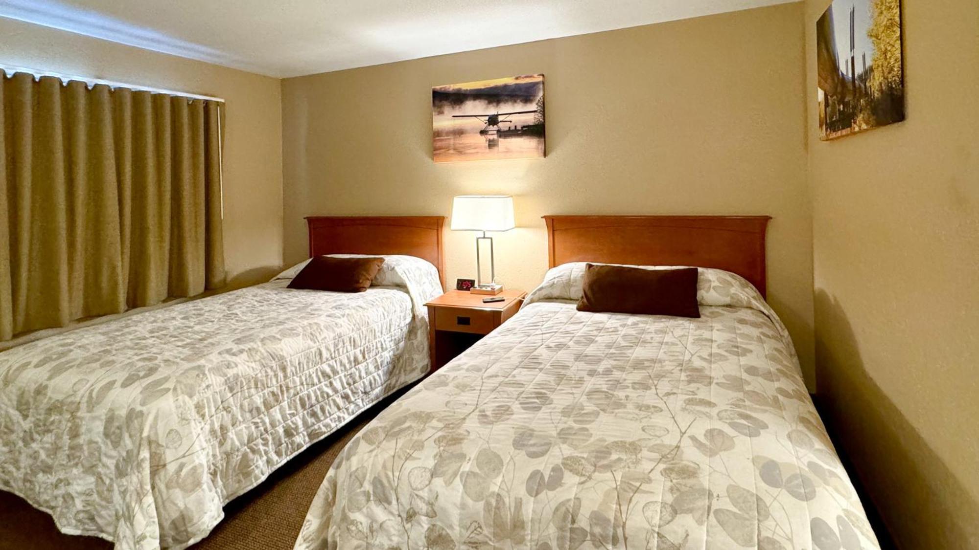 Young'S Motel Ток Экстерьер фото