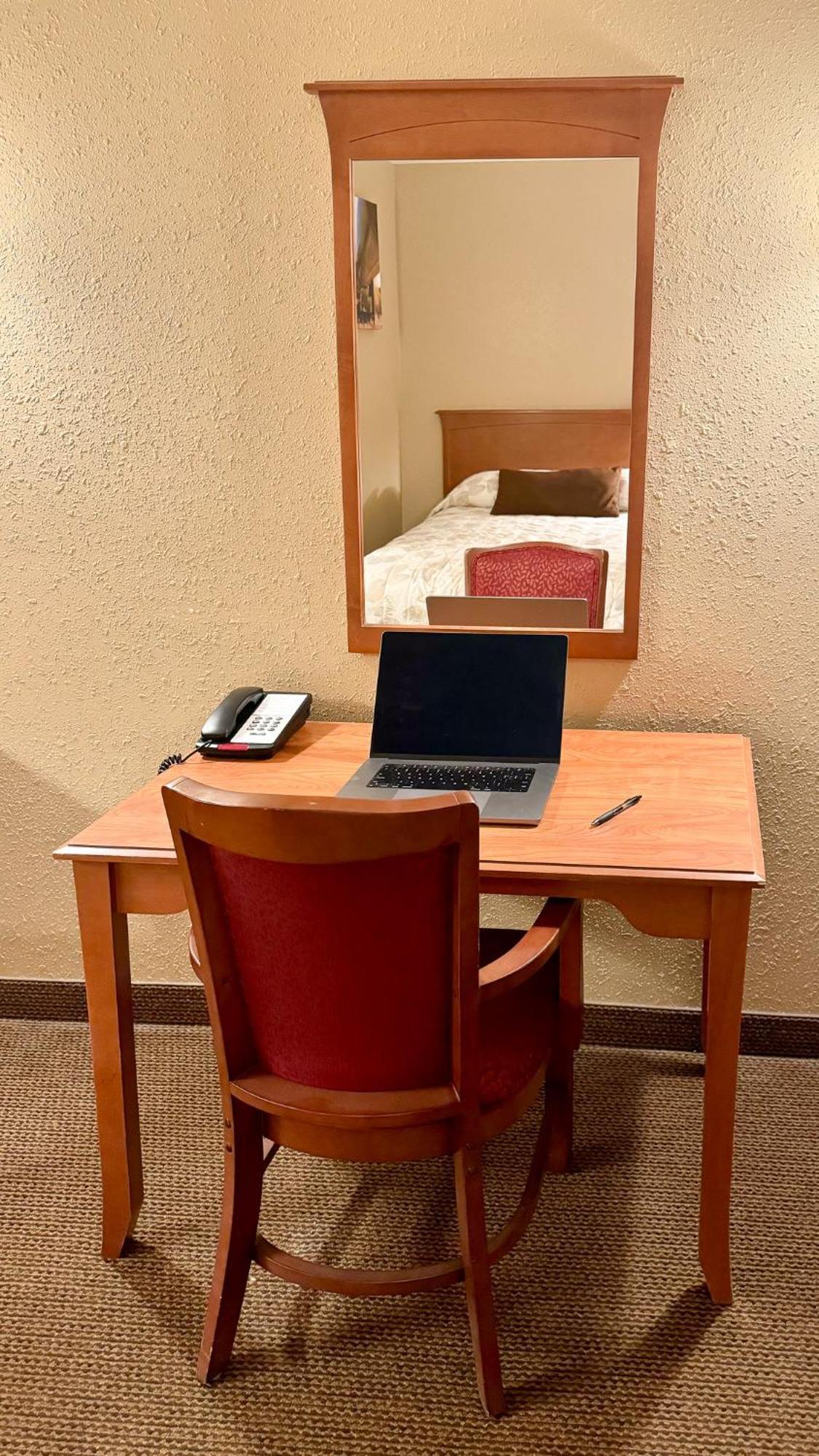Young'S Motel Ток Экстерьер фото