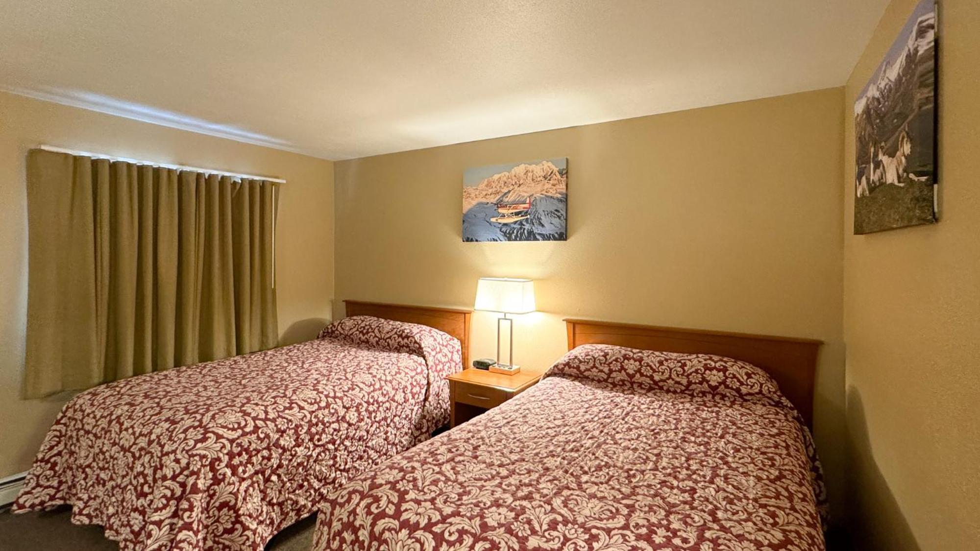 Young'S Motel Ток Экстерьер фото